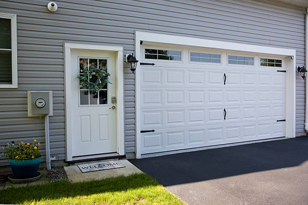 24/7 Emergency Garage Door Panel Replacement experts in Quail Ridge, FL
